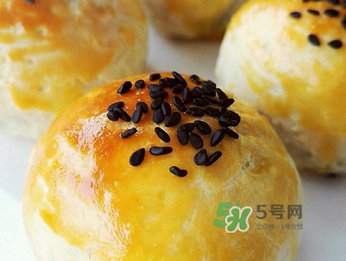 蛋黃酥為什么會開裂？蛋黃酥開裂原因