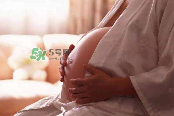 孕晚期肚子有規(guī)律的跳動是胎動嗎？