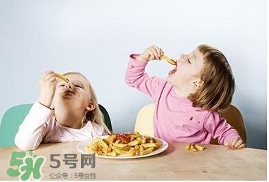 兒童健康飲食是無油無鹽無糖嗎？兒童飲食健康小常識(shí)