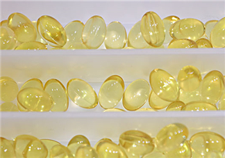 魚(yú)肝油可以和鈣一起吃嗎？魚(yú)肝油可以和奶粉一起吃嗎？