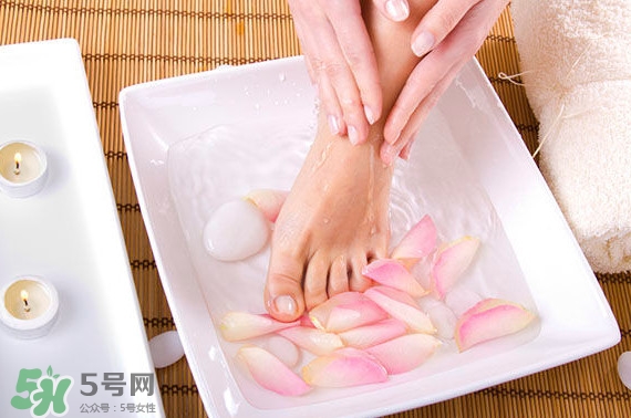 醋泡腳能治療灰指甲嗎？醋泡腳能治足跟痛嗎