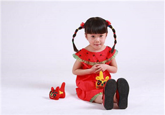 不要再為女兒扎羊角辮了 女孩好看的發(fā)型怎么扎？