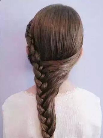 不要再為女兒扎羊角辮了 女孩好看的發(fā)型怎么扎？