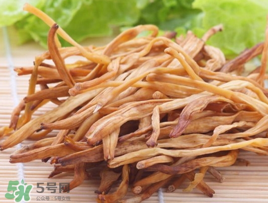 黃花菜是植物的什么部分？黃花菜要去芯嗎？