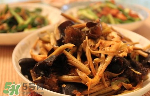 黃花菜為什么苦？黃花菜為什么要曬干