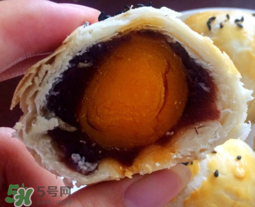 蛋黃酥可以用熟蛋黃嗎？蛋黃酥用什么蛋黃好？