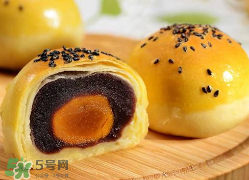 蛋黃酥可以用熟蛋黃嗎？蛋黃酥用什么蛋黃好？