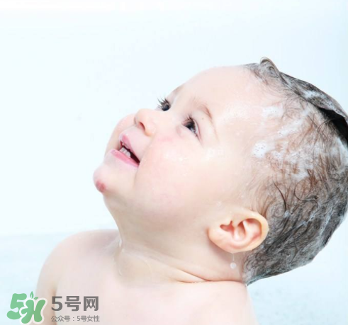 秋天嬰兒幾天洗一次澡？秋天嬰兒洗幾次澡？