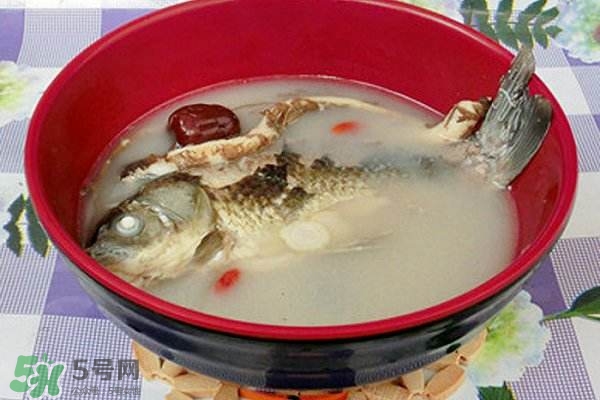 產(chǎn)婦鯽魚湯什么時候喝？產(chǎn)婦鯽魚湯放調(diào)料嗎？