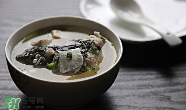 孕婦鯽魚(yú)湯可以放姜嗎？孕婦鯽魚(yú)湯能放料酒嗎？