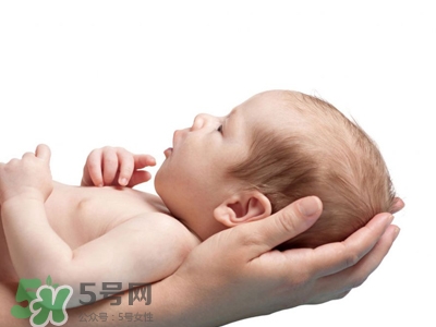 剛出生的寶寶要注意什么？剛出生的寶寶要準(zhǔn)備哪些東西？