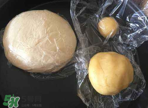 蛋黃酥油皮怎么揉出膜？蛋黃酥油皮不出膜怎么辦？