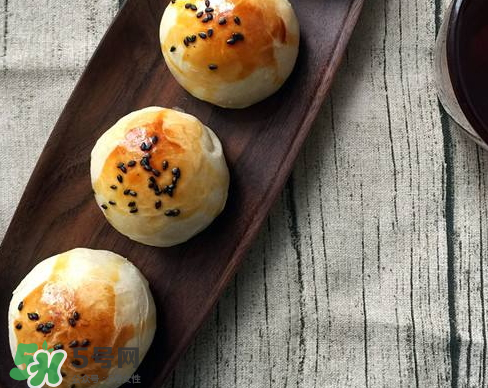 蛋黃酥可以放冰箱嗎？蛋黃酥放冰箱好吃嗎？