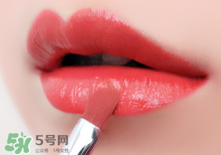 口紅怎么薄涂好看_口紅薄涂的技巧 口紅怎么薄涂好看_口紅薄涂的技巧
