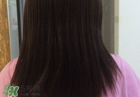 護(hù)發(fā)精油什么時(shí)候用最好？護(hù)發(fā)精油什么時(shí)候涂頭發(fā)