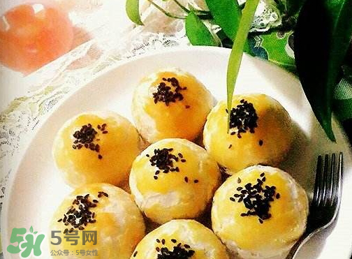 蛋黃酥用什么面粉？蛋黃酥能用低筋面粉嗎？