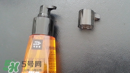 護發(fā)精油和彈力素使用順序 護發(fā)精油和彈力素使用技巧 護發(fā)精油和彈力素使用順序 護發(fā)精油和彈力素使用技巧