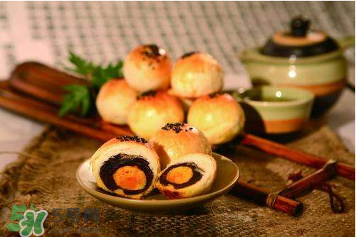 蛋黃酥可以用微波爐烤嗎？微波爐可以做蛋黃酥嗎？