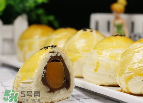 蛋黃酥可以用微波爐烤嗎？微波爐可以做蛋黃酥嗎？