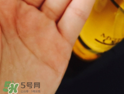 歐萊雅護(hù)發(fā)精油哪款好？歐萊雅護(hù)發(fā)精油和愛(ài)茉莉精油對(duì)比