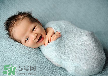 剪臍帶時(shí)寶寶會(huì)不會(huì)疼？剪臍帶寶寶疼嗎？