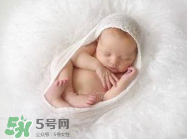 剪臍帶時(shí)寶寶會(huì)不會(huì)疼？剪臍帶寶寶疼嗎？