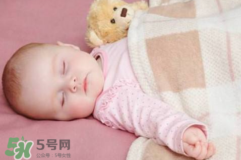 怎么樣培養(yǎng)寶寶自己入睡？怎么樣培養(yǎng)寶寶整夜睡覺(jué)？