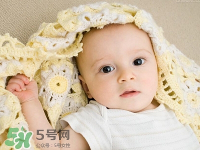 新生兒吐奶是什么原因？新生兒吐奶從鼻子出來(lái)怎么回事？