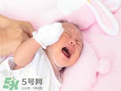 剛出生的寶寶要注意什么？剛出生的寶寶要準(zhǔn)備哪些東西？