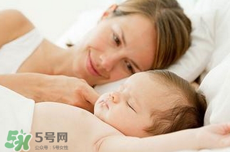 新生寶寶怎么抱？新生寶寶可以豎著抱嗎？