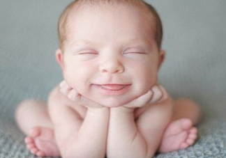 寶寶剛出生可以喝奶粉嗎？剛出生的寶寶喝多少奶粉？