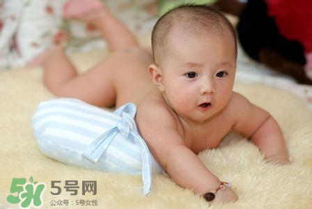 剛出生的寶寶要注意什么？剛出生的寶寶要準(zhǔn)備哪些東西？