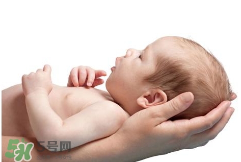 新生寶寶怎么抱？新生寶寶可以豎著抱嗎？