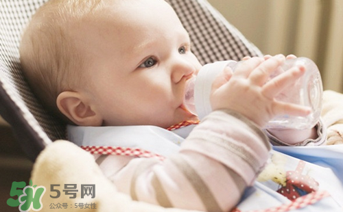 寶寶奶粉過敏什么原因？奶粉過敏的識別和處理