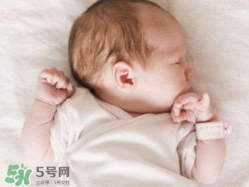 寶寶驚跳反應(yīng)什么時(shí)候消失？寶寶驚跳反射太頻繁怎么辦？