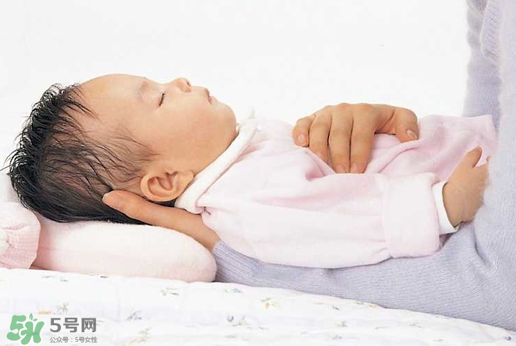 新生寶寶怎么抱？新生寶寶可以豎著抱嗎？