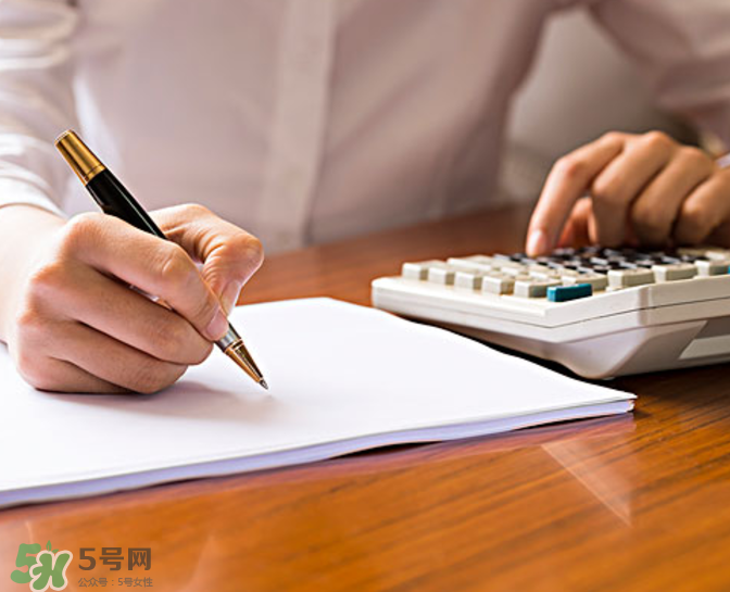 指甲上沒(méi)有月牙是病嗎？指甲上沒(méi)有月牙正常嗎？