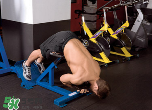 羅馬椅挺身很傷腰嗎？羅馬椅挺身對(duì)腰有傷害嗎？