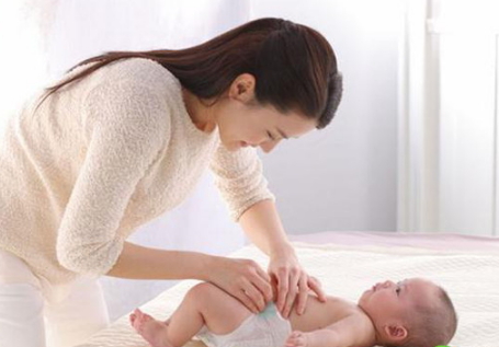 用尿布會(huì)紅屁股嗎？嬰兒如何使用尿布？