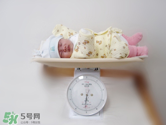 新生兒尿不濕怎么選？新生兒尿不濕什么牌子好？