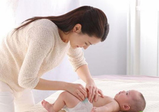 用尿布會(huì)紅屁股嗎？嬰兒如何使用尿布？