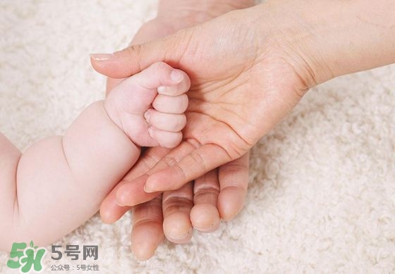 未滿月的寶寶可以剪指甲嗎？寶寶多久剪一次指甲？