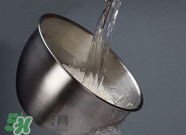 自來水為什么不能直接喝？自來水洗過的水果為什么可以吃？