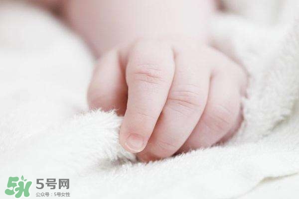 未滿月的寶寶可以剪指甲嗎？寶寶多久剪一次指甲？