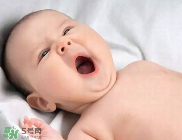 寶寶晚上哭鬧是怎么回事？寶寶晚上哭鬧不睡覺怎么辦？