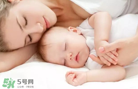 怎么哄寶寶入睡？哄寶寶睡覺的方法