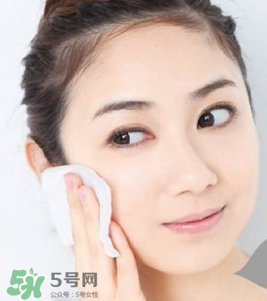 光擦保濕型化妝水就能有效保濕?怎樣正確的使用化妝水？