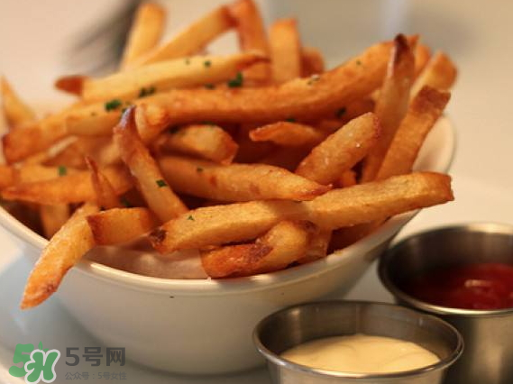 薯條可以用微波爐加熱嗎？薯條怎么加熱？