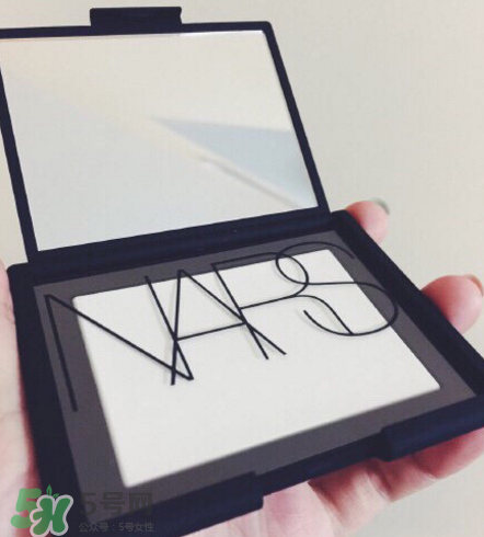 NARS高光蜜粉餅怎么樣？NARS高光蜜粉餅好用嗎？