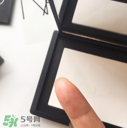 NARS高光蜜粉餅怎么樣？NARS高光蜜粉餅好用嗎？